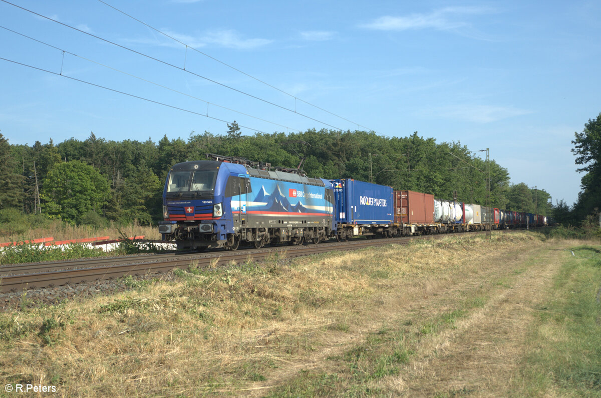 193 526-1  Maas zieht mit einem KLV Zug durch die Netztrennstelle Mainz Bischofsheim.01.09.24