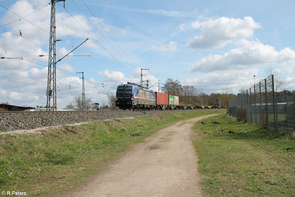 193 565-9  Evolution  mit fast leeren Containerzug in der Treuchtlinger Kurve in N�rnberg Hohe Marter. 25.03.24