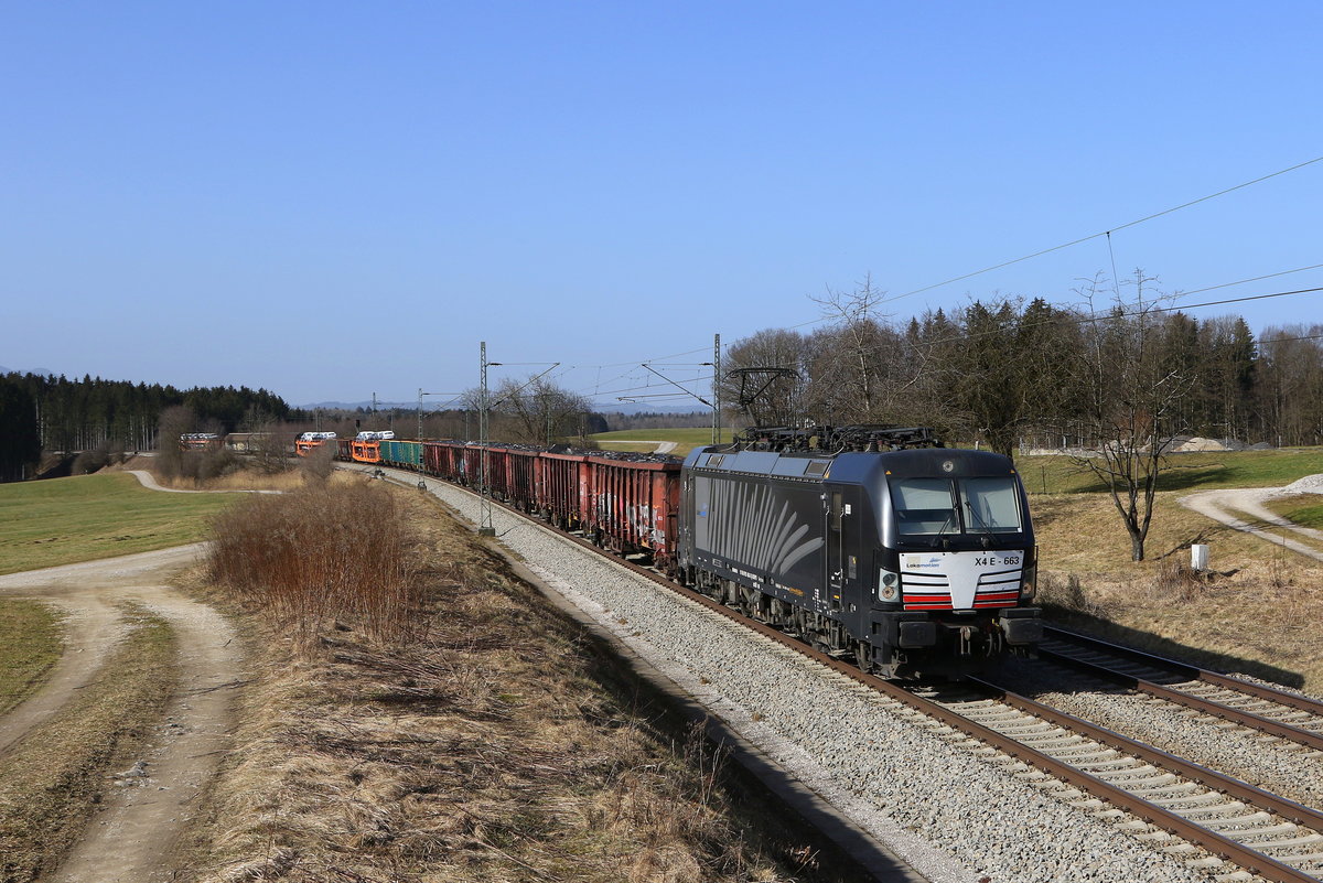 193 663 war mit einem  Mischer  am 25. Februar 2021 bei Grabenst�tt im Chiemgau in Richtung Salzburg unterwegs.