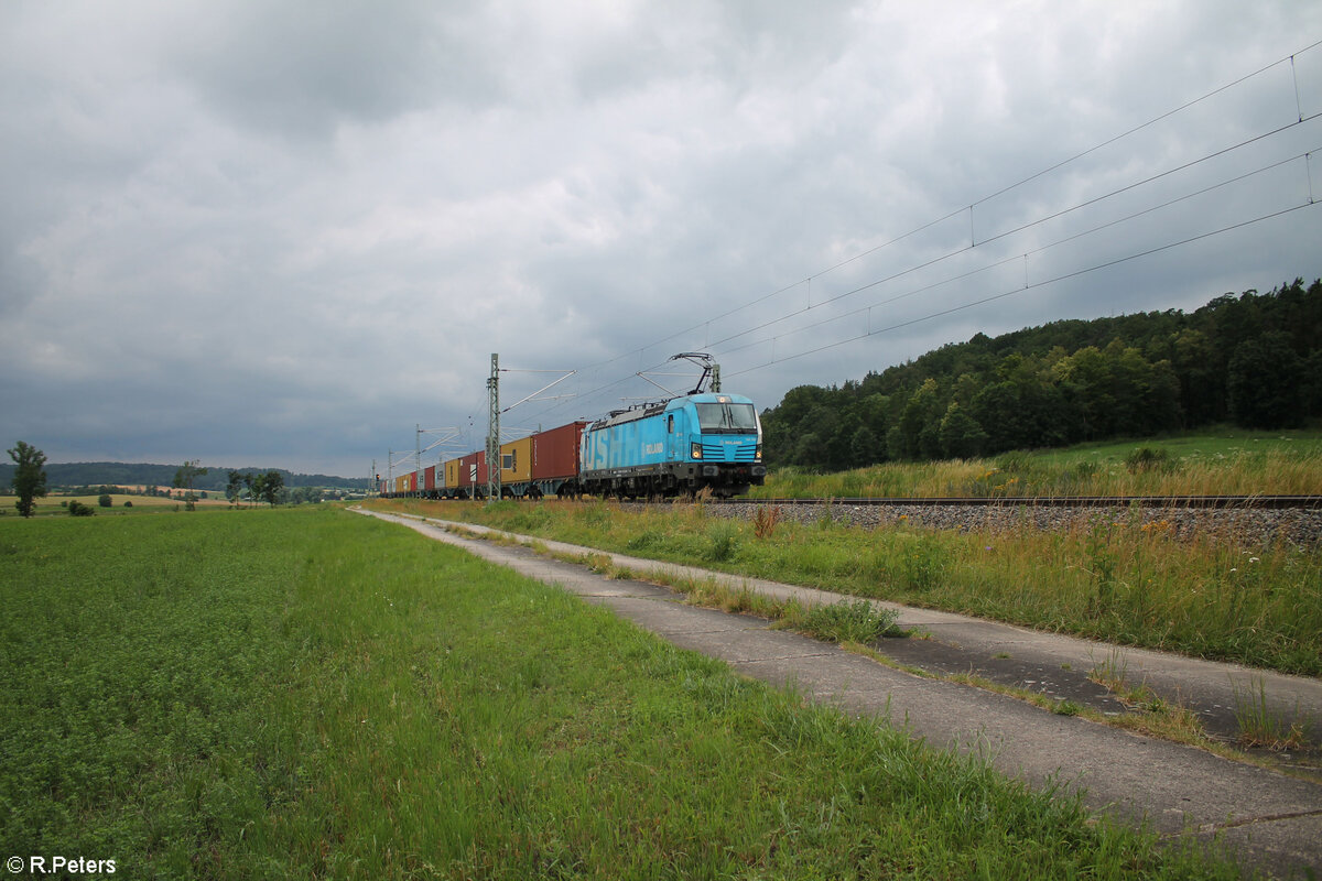 193 753 Rolund Rushhh mit einem Containerzug bei Oberdachstetten. 02.07.24
