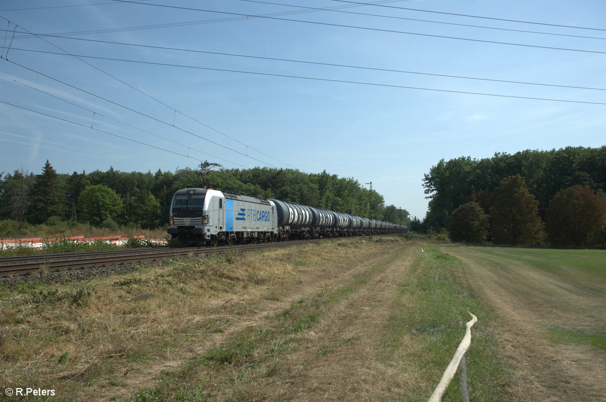 193 816-6 zieht mit einem Kesselzug an der Netztrennstelle Mainz Bischofsheim vorbei. 01.09.24