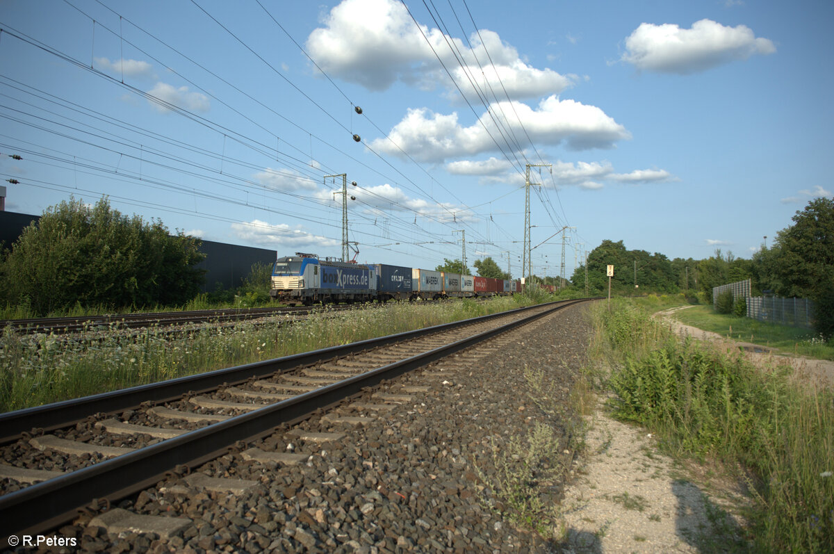193 880-2 zieht mit einem Containerzug durch Nürnberg Hohe Marter. 24.07.24