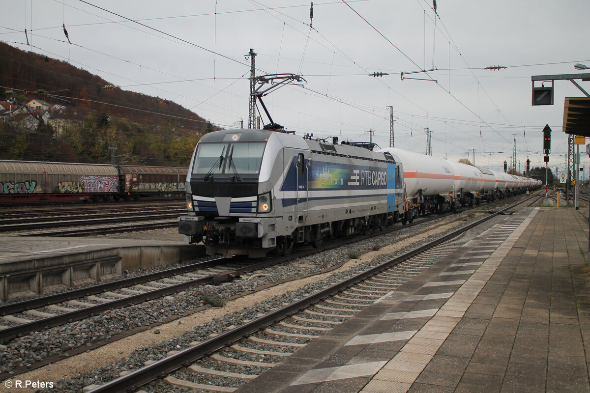 193 999 durchf�hrt Treuchtlingen mit einem Gaskesselzug. 14.11.23