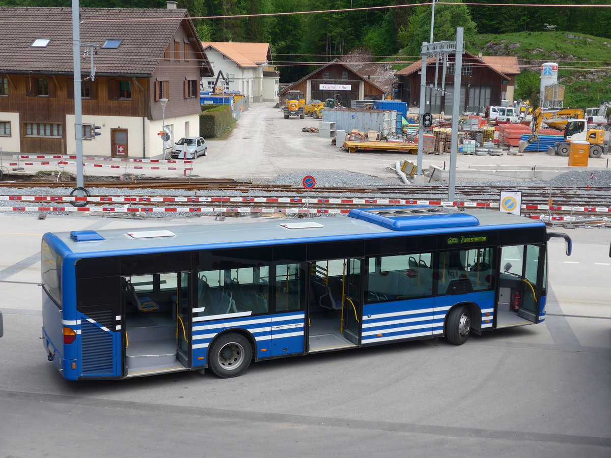 (193'333) - Interbus, Yverdon - FR 300'704 - Mercedes (ex AFA Adelboden Nr. 93; ex AFA Adelboden Nr. 5) am 21. Mai 2018 beim Bahnhof Montbovon