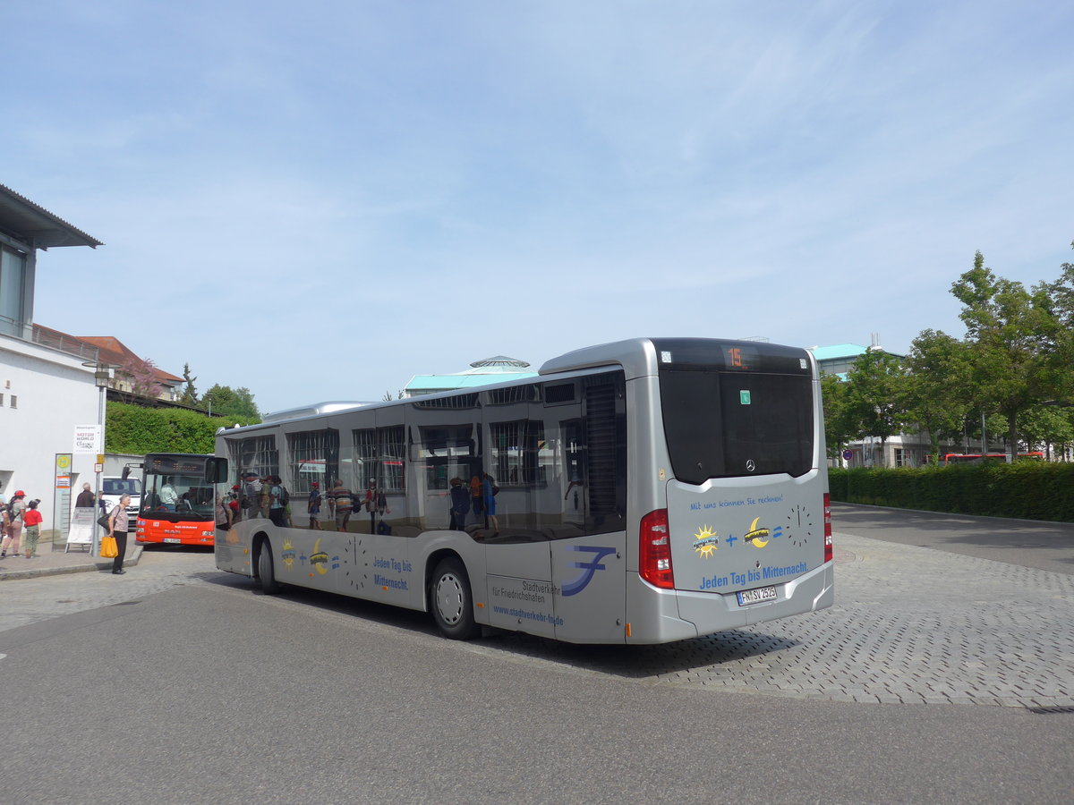 (193'349) - SVF Friedrichshafen - FN-SV 2525 - Mercedes am 26. Mai 2018 beim Hafenbahnhof Friedrichshafen