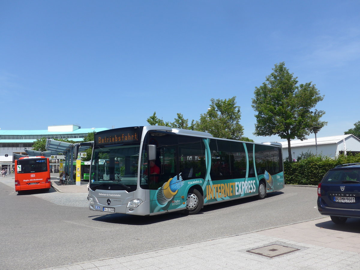 (193'563) - SVF Friedrichshafen - FN-SV 2406 - Mercedes am 26. Mai 2018 beim Hafenbahnhof Friedrichshafen