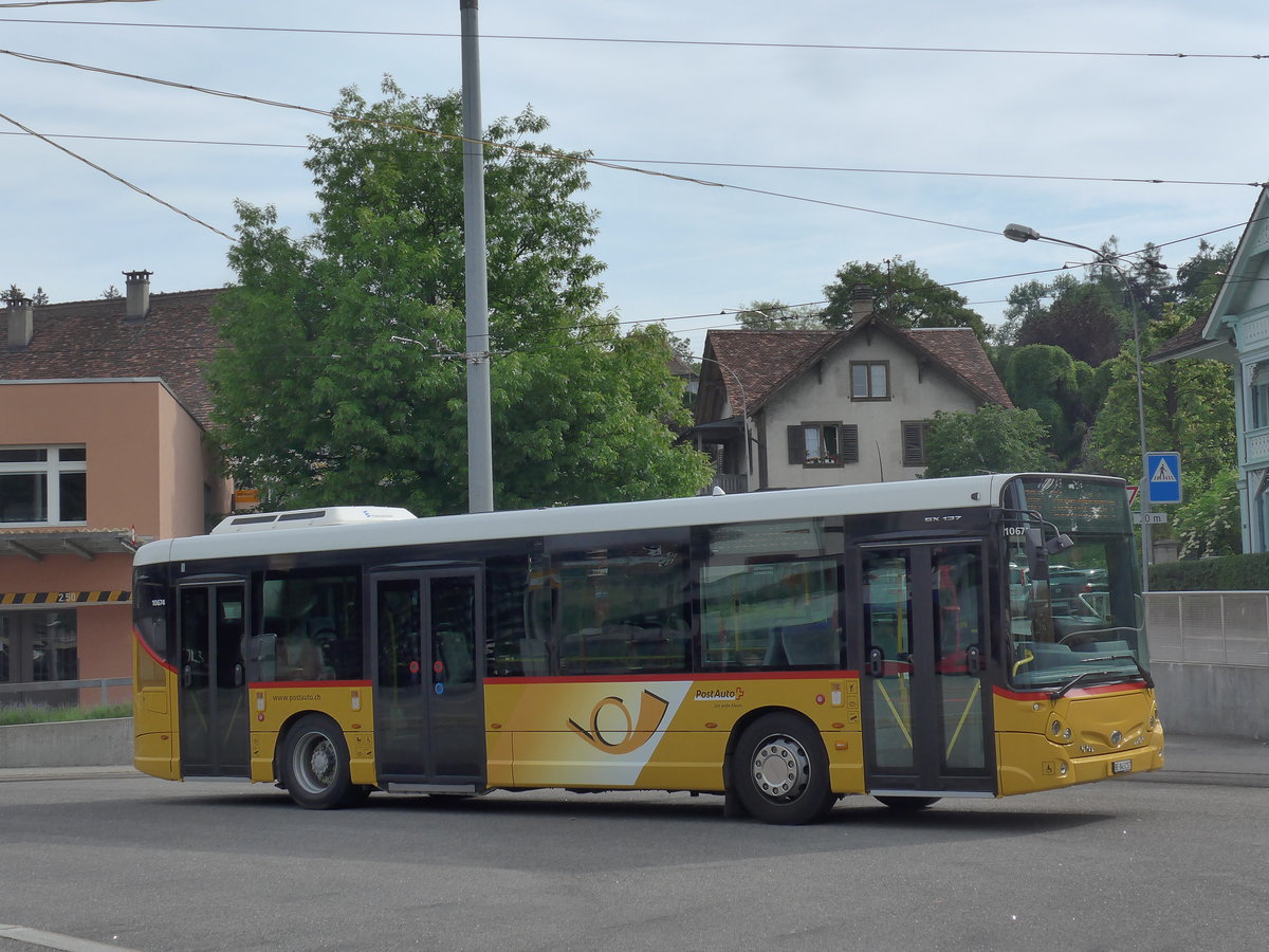 (193'646) - PostAuto Bern - Nr. 217/BE 843'217 - Heuliez am 3. Juni 2018 beim Bahnhof Worb Dorf