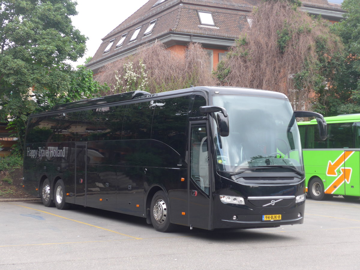 (193'788) - Aus Holland: Happy Travel Holland, Velsen-Noord - 94-BJK-8 - Volvo am 9. Juni 2018 in Zrich, Sihlquai