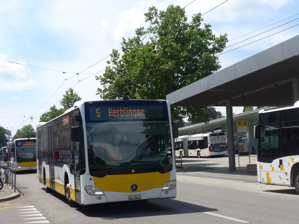(193'922) - VBSH Schaffhausen - Nr. 33/SH 38'033 - Mercedes am 10. Juni 2018 beim Bahnhof Schaffhausen
