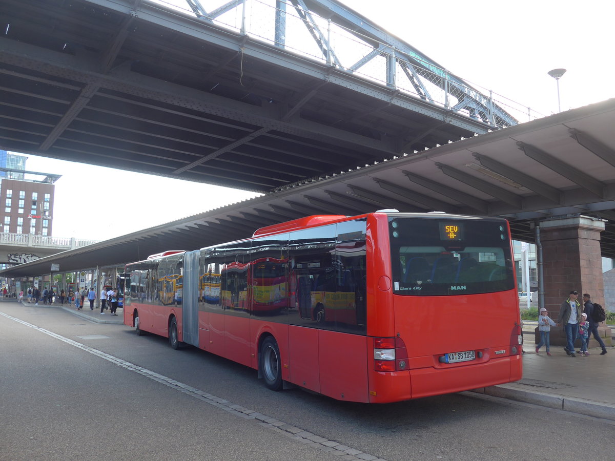 (194'119) - RVS Karlsruhe - KA-SB 1058 - MAN am 18. Juni 2018 beim Bahnhof Freiburg