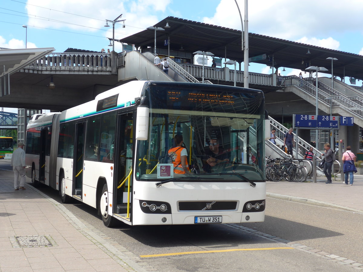 (194'217) - Weiss, Rottenburg - T-W 351 - Volvo (ex Bender, Ehringshausen) am 18. Juni 2018 beim Bahnhof Freiburg