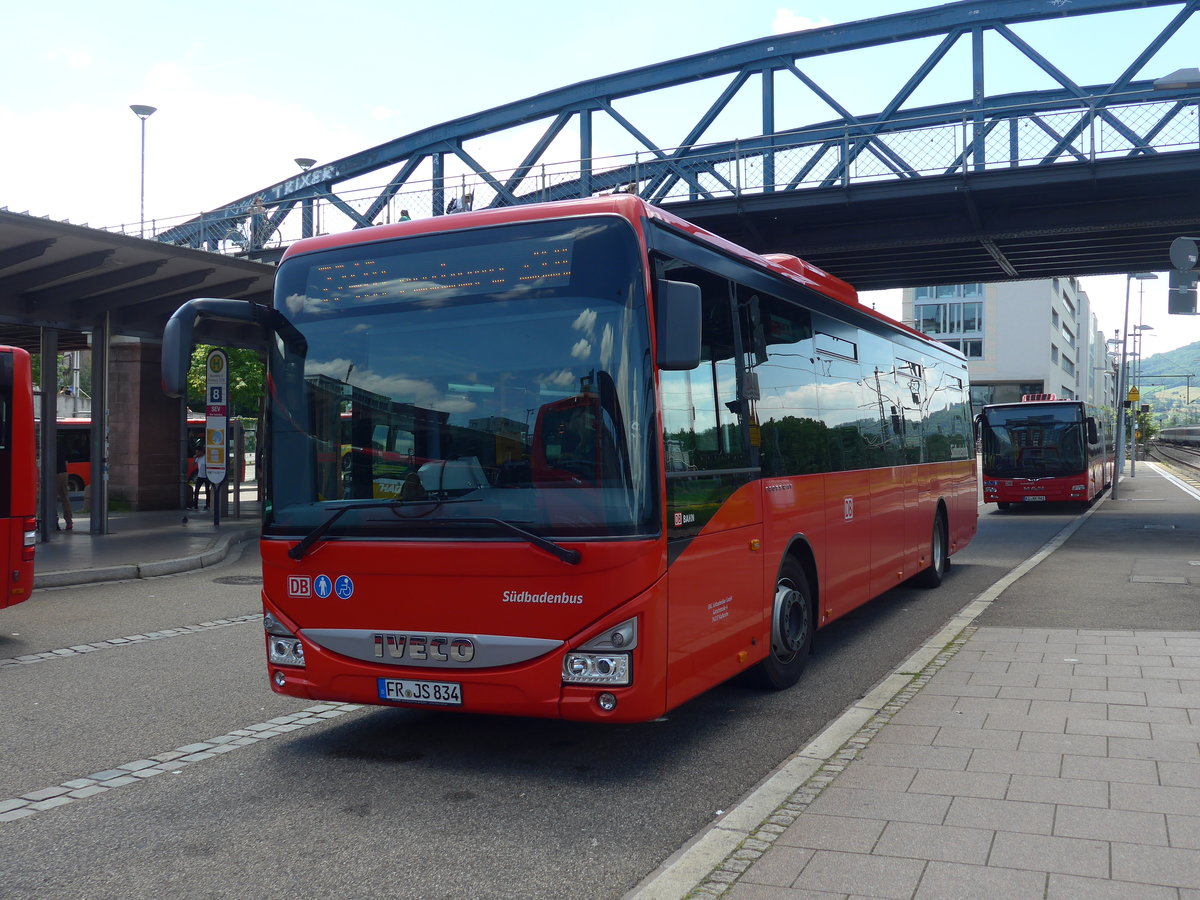 (194'240) - SBG Freiburg - FR-JS 834 - Iveco am 18. Juni 2018 beim Bahnhof Freiburg