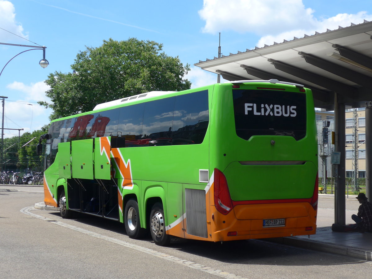 (194'246) - Buspool 2020, Bad Hersfeld - HEF-BP 211 - Scania/Higer am 18. Juni 2018 beim Bahnhof Freiburg
