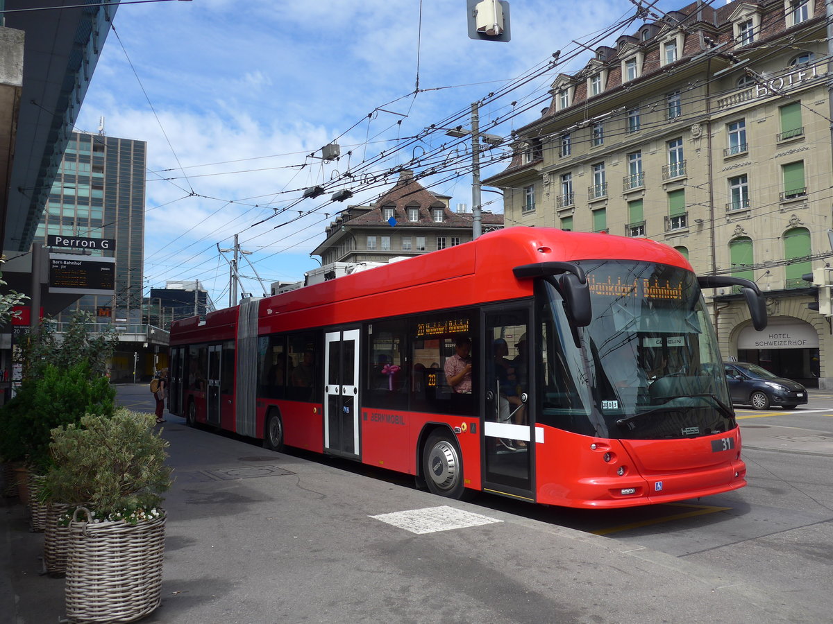(194'395) - Bernmobil, Bern - Nr. 31 - Hess/Hess Gelenktrolleybus am 24. Juni 2018 beim Bahnhof Bern