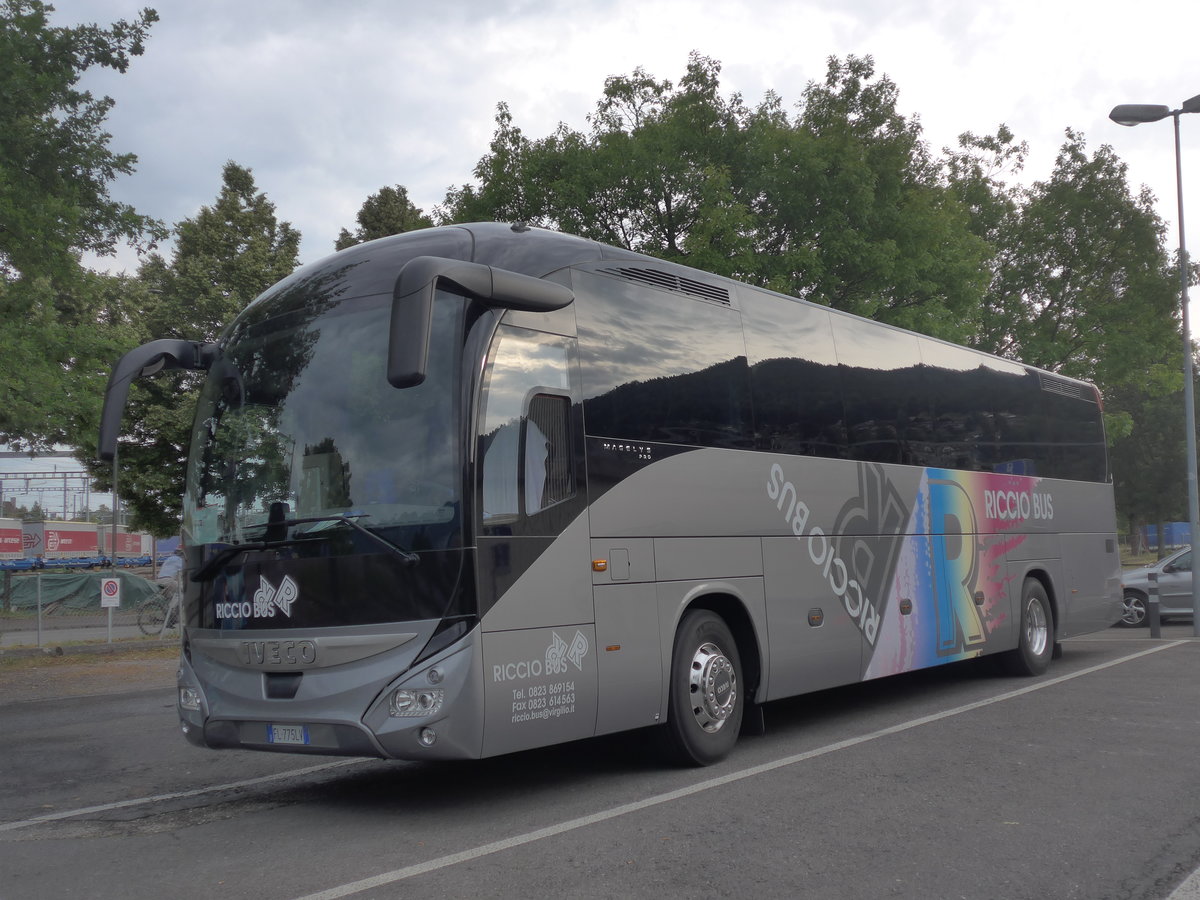 (194'520) - Aus Italien: Riccio Bus, Alvignano - FL-775 LV - Iveco am 5. Juli 2018 in Thun, Seestrasse