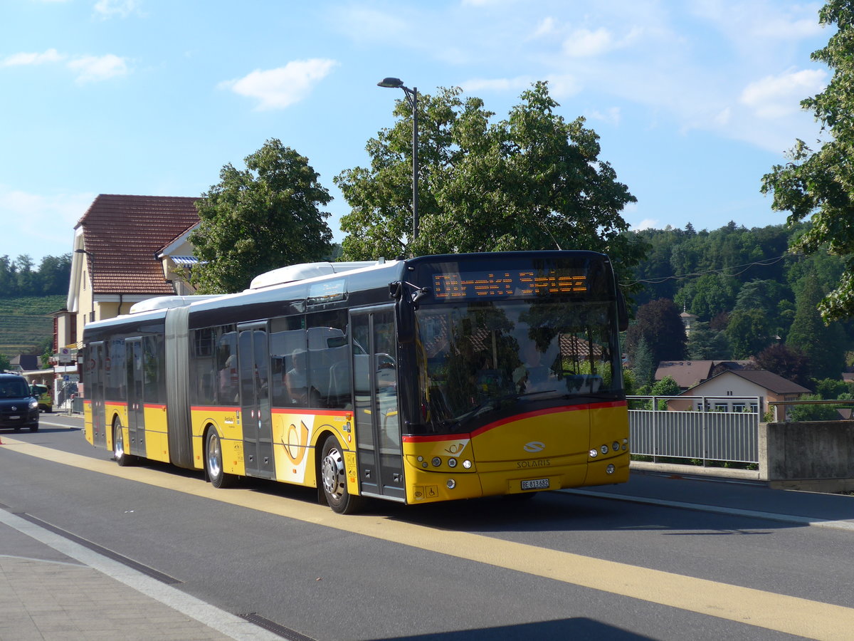 (194'742) - PostAuto Bern - Nr. 682/BE 813'682 - Solaris am 9. Juli 2018 beim Bahnhof Spiez