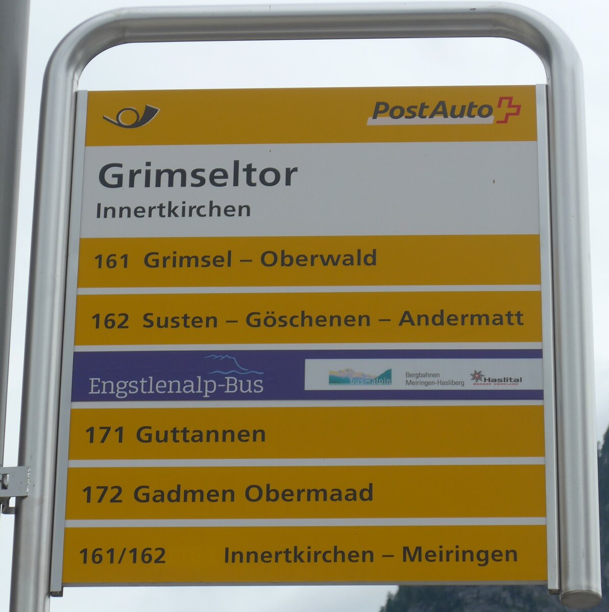 (194'982) - PostAuto/Engstlenalp-Bus-Haltestellenschild - Innertkirchen, Grimseltor - am 21. Juli 2018
