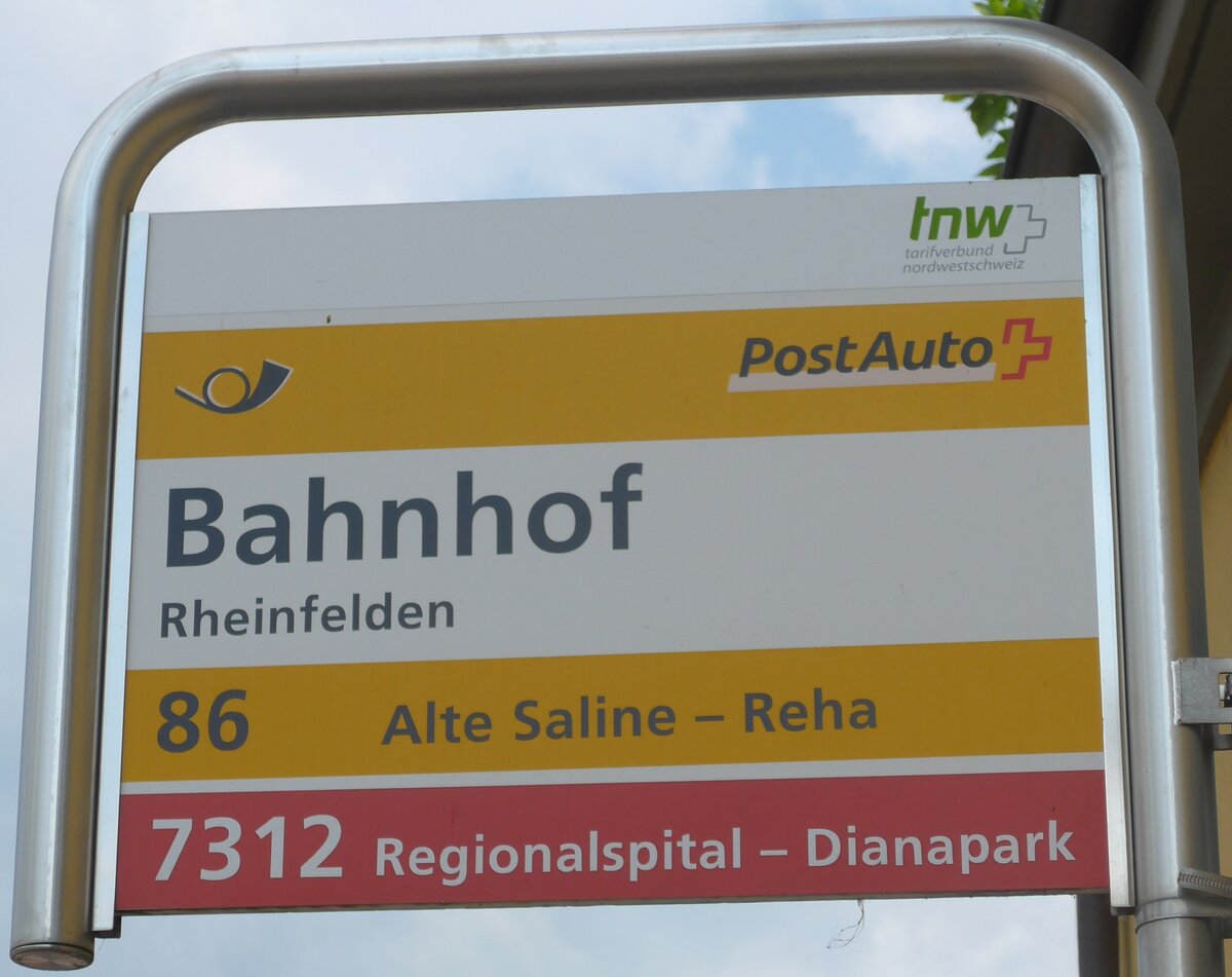 (195'140) - PostAuto/DB-Haltestellenschild - Rheinfelden, Bahnhof - am 23. Juli 2018