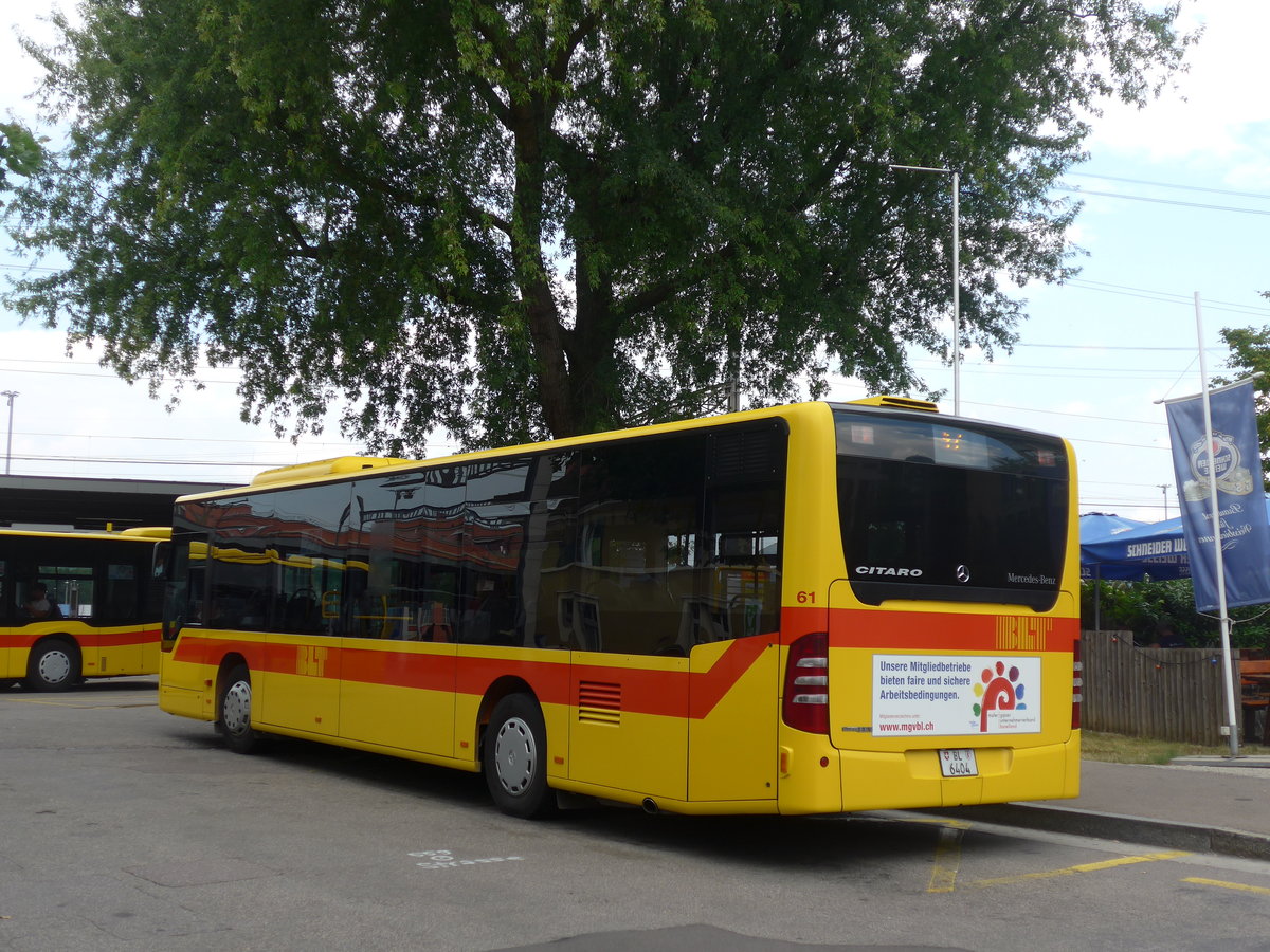 (195'166) - BLT Oberwil - Nr. 61/BL 6404 - Mercedes am 23. Juli 2018 beim Bahnhof Muttenz