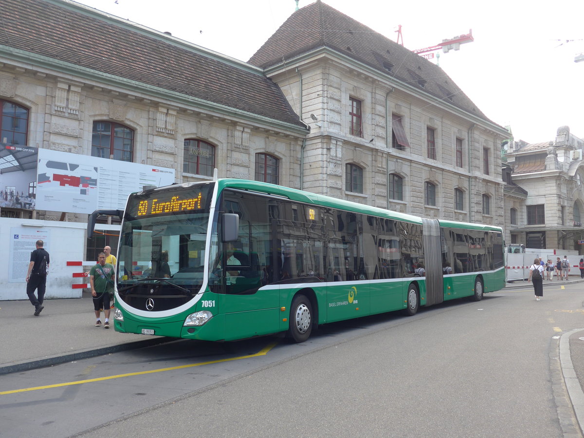 (195'171) - BVB Basel - Nr. 7051/BS 99'351 - Mercedes am 23. Juli 2018 beim Bahnhof Basel