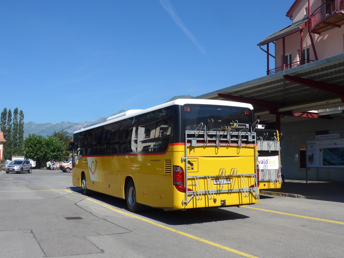 (195'242) - PostAuto Bern - BE 653'387 - Setra am 29. Juli 2018 in Meiringen, Postautostation