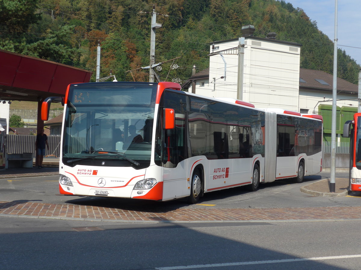 (195'384) - AAGS Schwyz - Nr. 35/SZ 47'635 - Mercedes am 1. August 2018 beim Bahnhof Schwyz