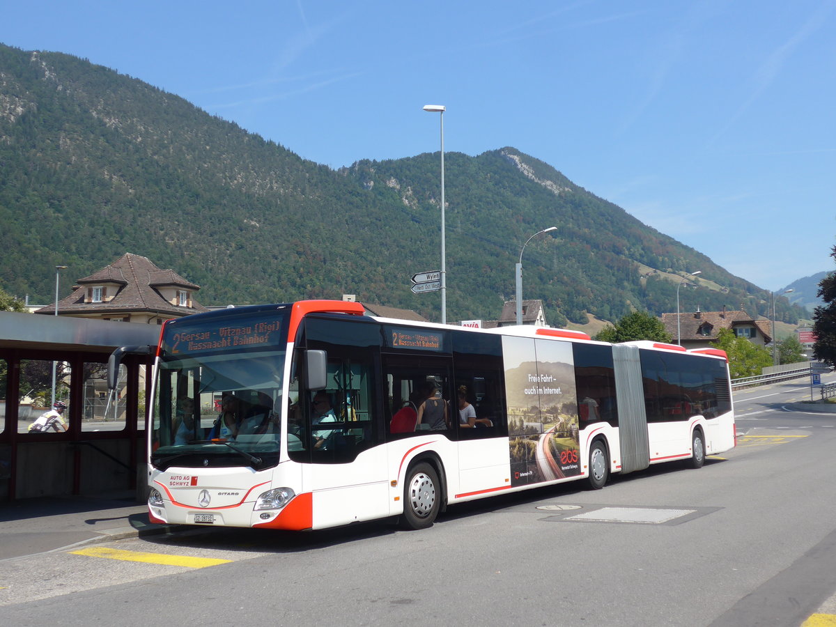 (195'426) - AAGS Schwyz - Nr. 32/SZ 28'732 - Mercedes am 1. August 2018 beim Bahnhof Brunnen