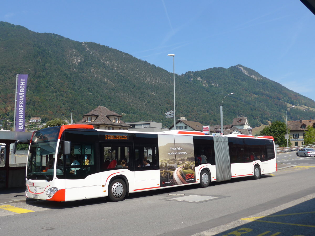 (195'427) - AAGS Schwyz - Nr. 32/SZ 28'732 - Mercedes am 1. August 2018 beim Bahnhof Brunnen