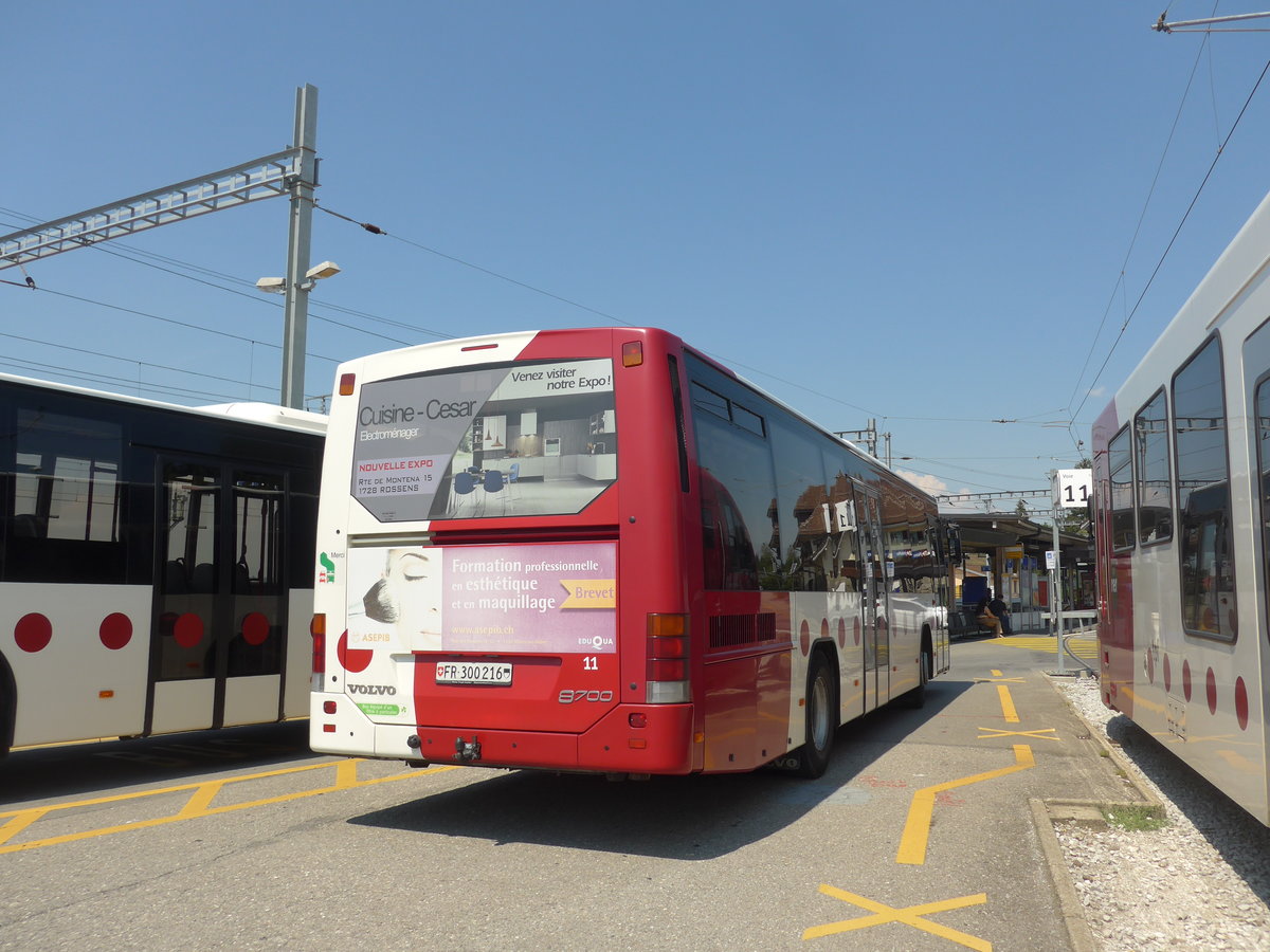 (195'589) - TPF Fribourg - Nr. 11/FR 300'216 - Volvo am 5. August 2018 beim Bahnhof Palzieux