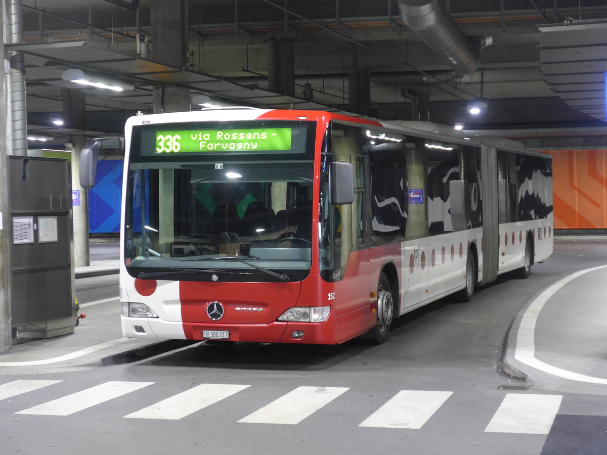 (195'610) - TPF Fribourg - Nr. 152/FR 300'317 - Mercedes am 5. August 2018 beim Bahnhof Fribourg