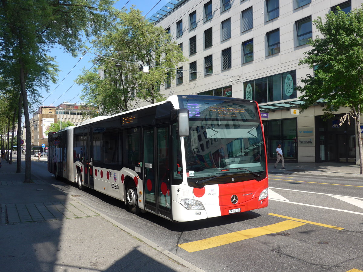 (195'612) - TPF Fribourg - Nr. 556/FR 300'412 - Mercedes am 5. August 2018 beim Bahnhof Fribourg
