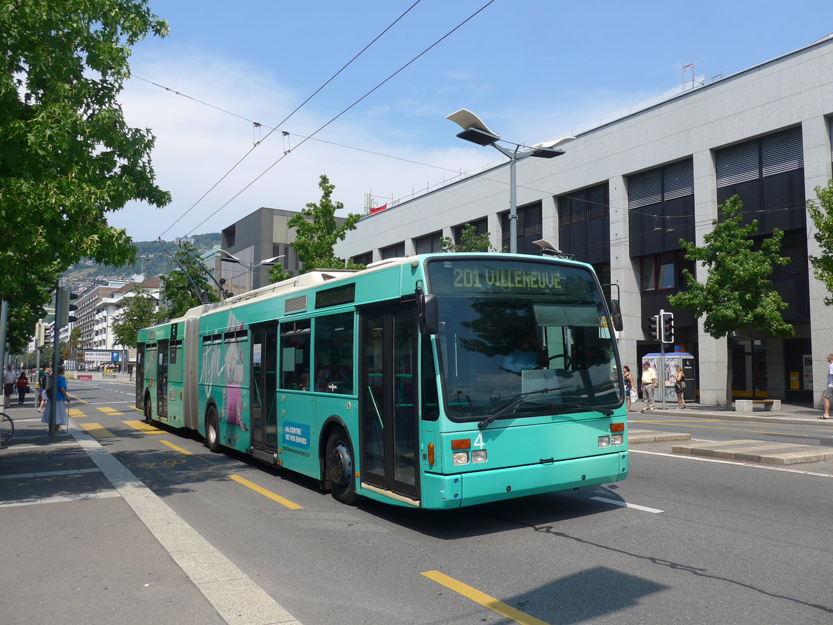 (195'691) - VMCV Clarens - Nr. 4 - Van Hool Gelenktrolleybus am 6. August 2018 beim Bahnhof Vevey