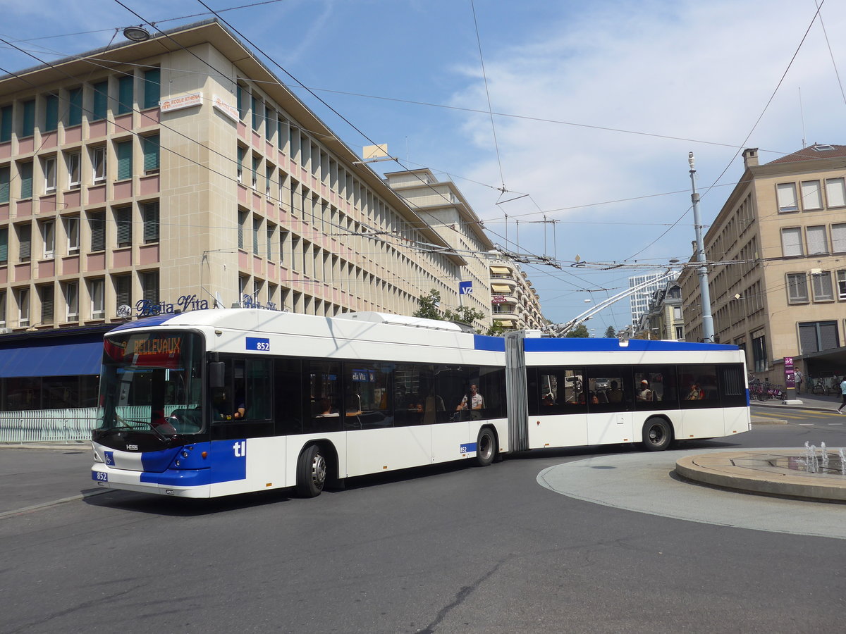 (195'738) - TL Lausanne - Nr. 852 - Hess/Hess Gelenktrolleybus am 6. August 2018 beim Bahnhof Lausanne