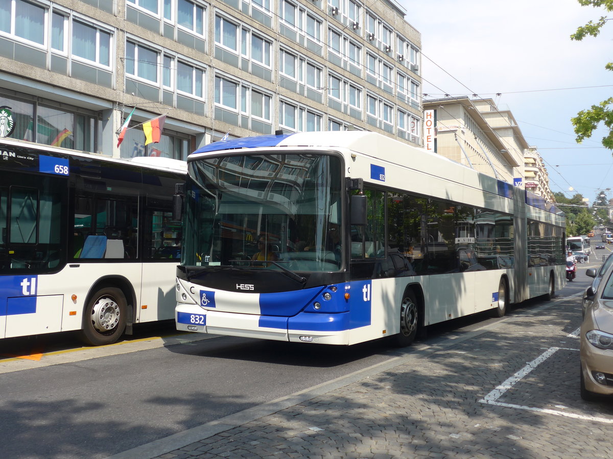 (195'750) - TL Lausanne - Nr. 832 - Hess/Hess Gelenktrolleybus am 6. August 2018 beim Bahnhof Lausanne