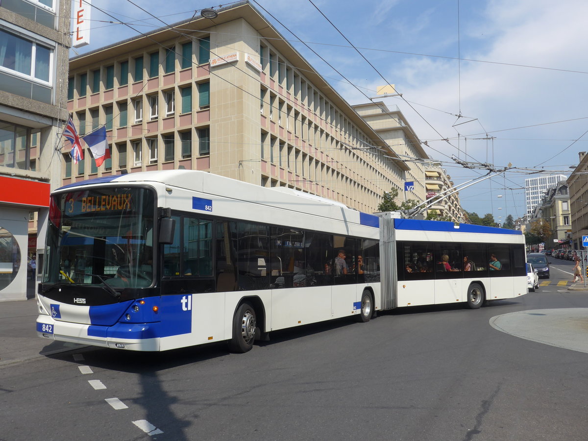 (195'754) - TL Lausanne - Nr. 842 - Hess/Hess Gelenktrolleybus am 6. August 2018 beim Bahnhof Lausanne