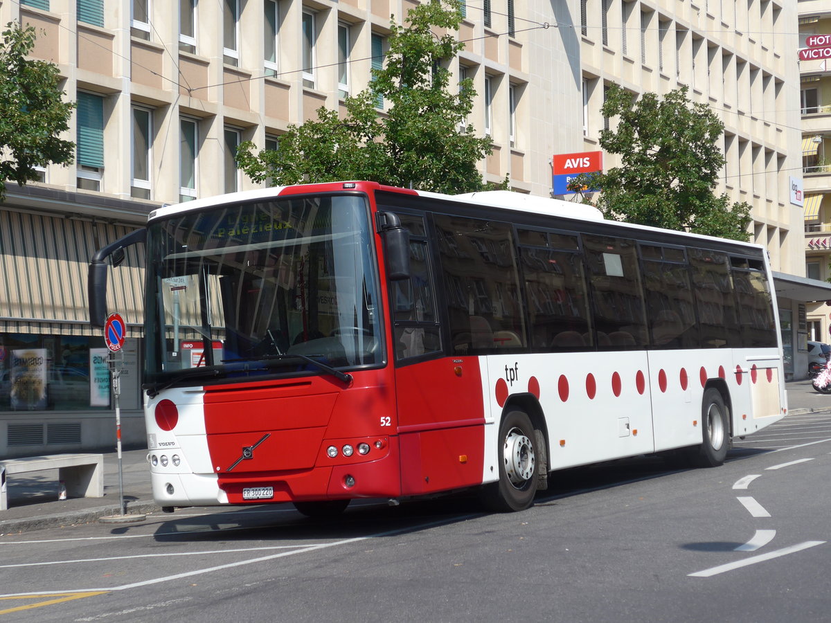 (195'775) - TPF Fribourg - Nr. 52/FR 300'220 - Volvo am 6. August 2018 beim Bahnhof Lausanne