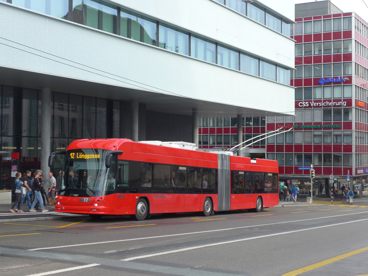 (195'856) - Bernmobil, Bern - Nr. 32 - Hess/Hess Gelenktrolleybus am 17. August 2018 in Bern, Schanzenstrasse