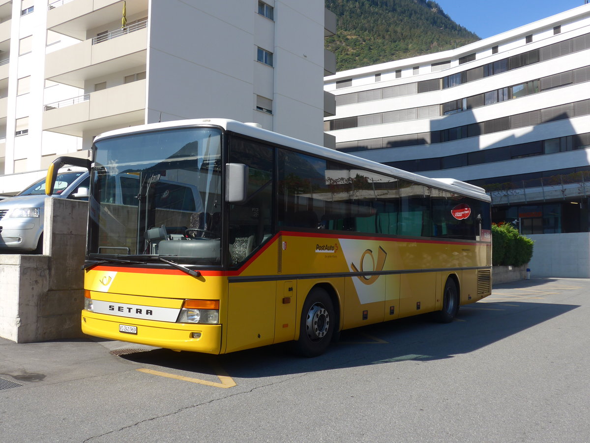 (195'995) - PostAuto Wallis - VS 241'969 - Setra (ex Zerzuben, Visp-Eyholz Nr. 62; ex PostAuto Wallis) am 19. August 2018 beim Bahnhof Visp