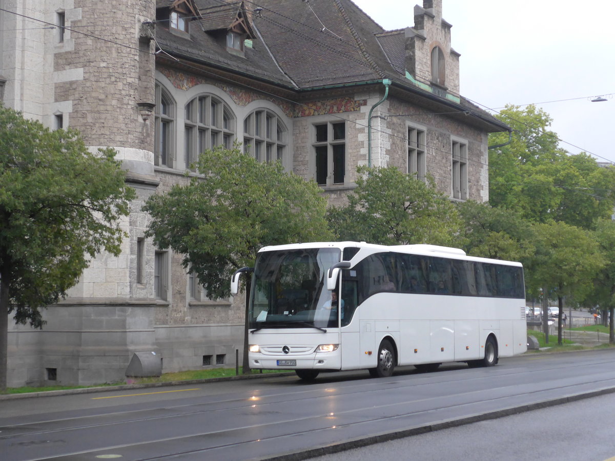(196'252) - Aus Deutschland: Busworld International, Nauheim - GG-BW 950 - Mercedes am 1. September 2018 beim Bahnhof Zrich