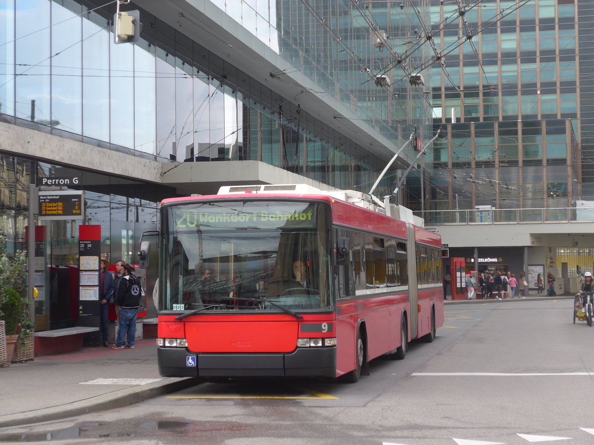 (196'364) - Bernmobil, Bern - Nr. 9 - NAW/Hess Gelenktrolleybus am 1. September 2018 beim Bahnhof Bern