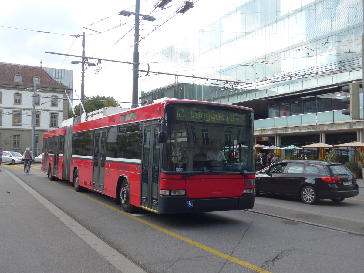 (196'559) - Bernmobil, Bern - Nr. 18 - NAW/Hess Gelenktrolleybus am 3. September 2018 beim Bahnhof Bern