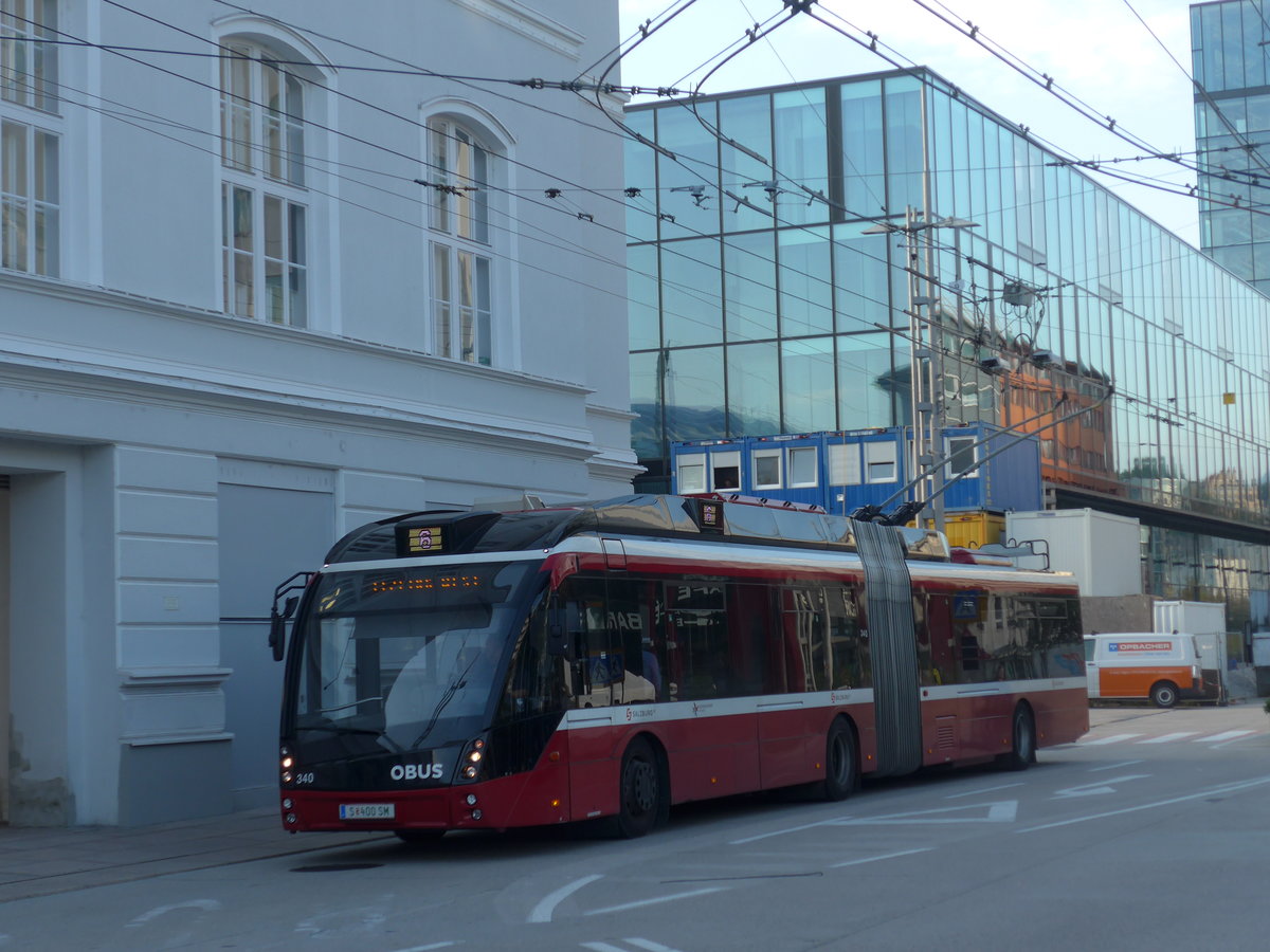 (197'021) - OBUS Salzburg - Nr. 340/S 400 SM - Solaris Gelenktrolleybus am 13. September 2018 beim Bahnhof Salzburg