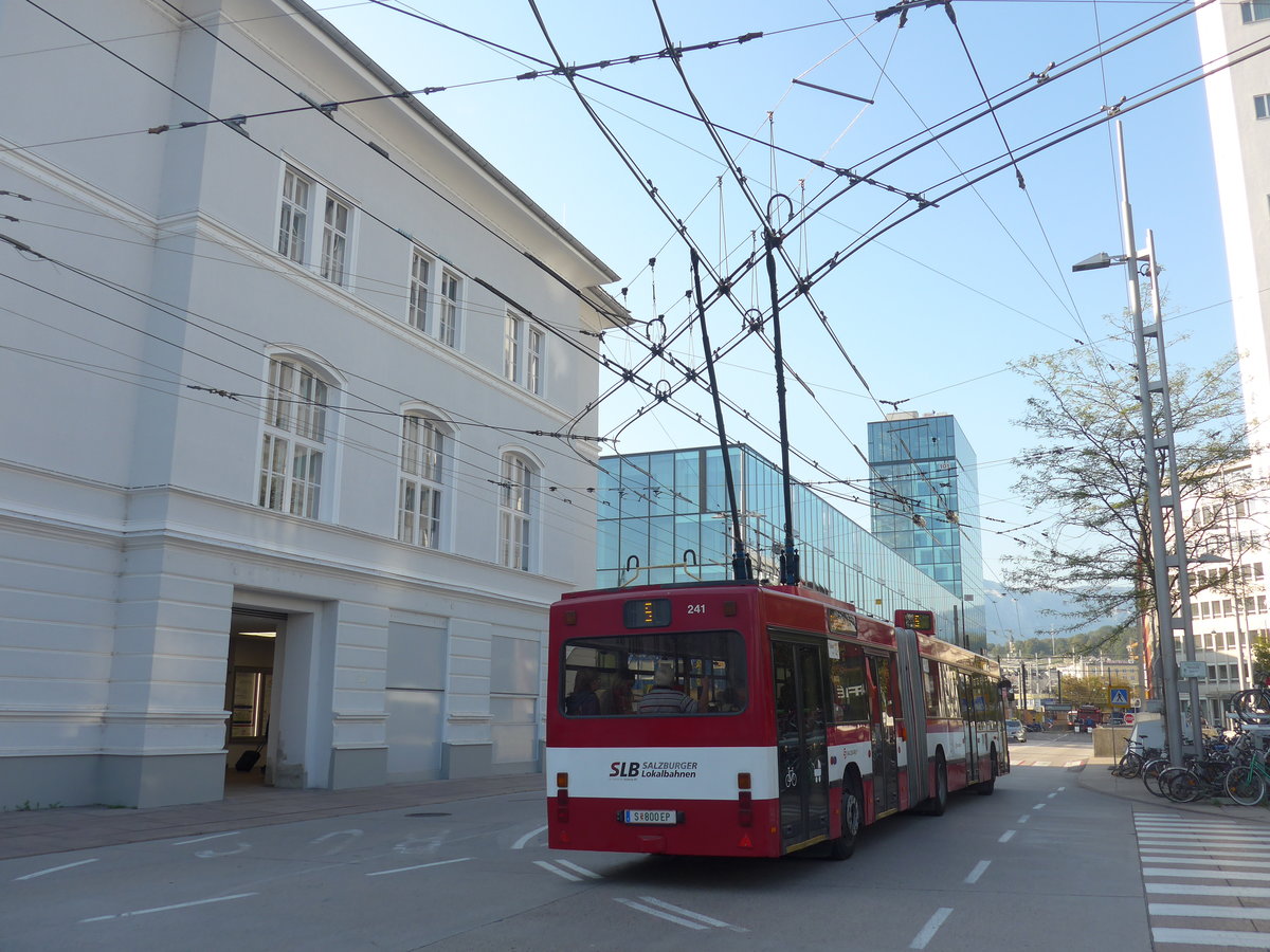 (197'056) - OBUS Salzburg - Nr. 241/S 800 EP - Grf&Stift Gelenktrolleybus (ex Nr. 9661) am 13. September 2018 beim Bahnhof Salzburg