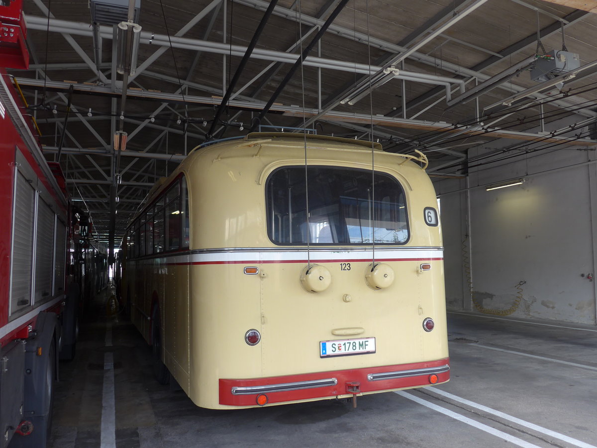 (197'115) - SSV Salzburg (POS) - Nr. 123/S 178 MF - Uerdingen/Henschel Trolleybus (ex SWS Solingen/D Nr. 40) am 13. September 2018 in Salzburg, Betriebshof
