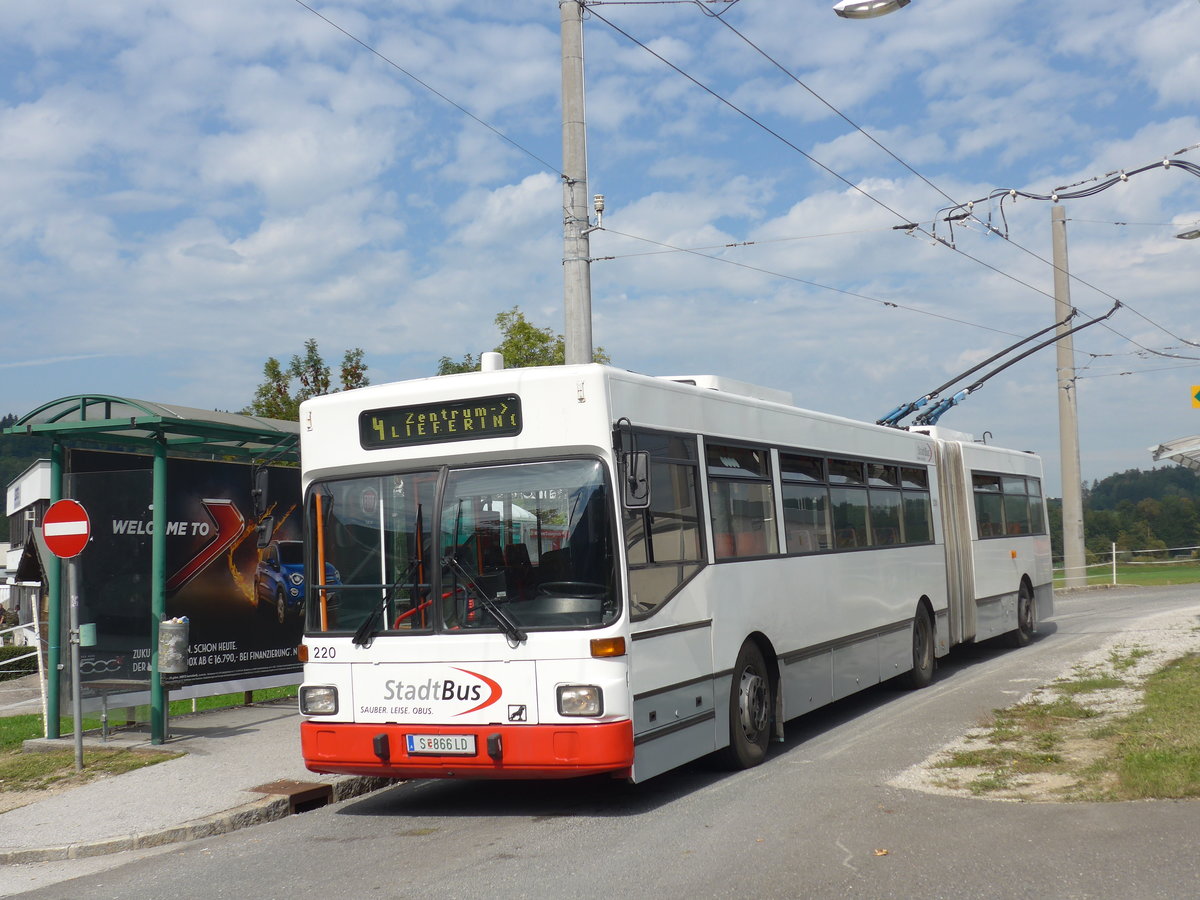 (197'159) - StadtBus, Salzburg (POS) - Nr. 220/S 866 LD - Grf&Stift Gelenktrolleybus (ex MVG Karpfenberg Nr. 25) am 13. September 2018 in Mayrwies, Daxluegstrasse