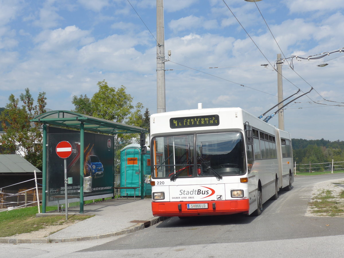 (197'161) - StadtBus, Salzburg (POS) - Nr. 220/S 866 LD - Grf&Stift Gelenktrolleybus (ex MVG Karpfenberg Nr. 25) am 13. September 2018 in Mayrwies, Daxluegstrasse