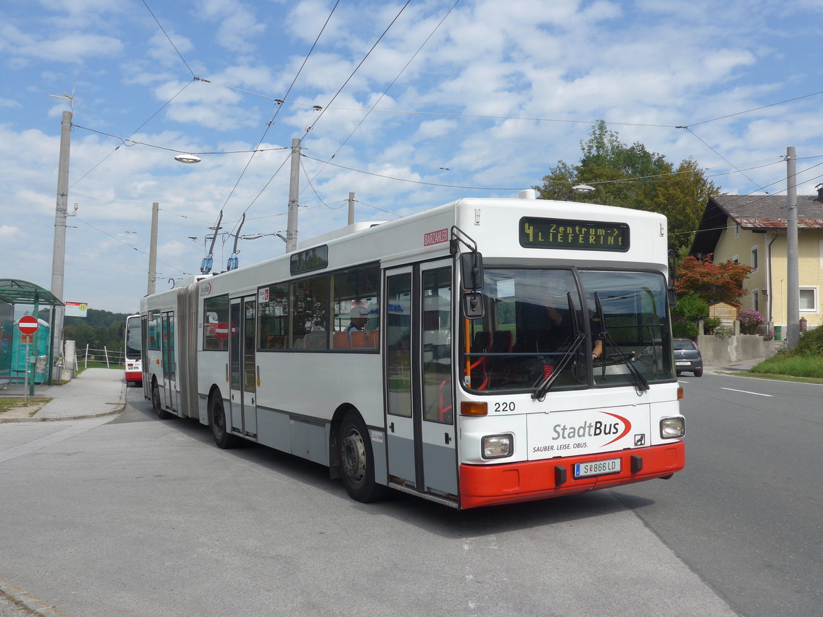 (197'164) - StadtBus, Salzburg (POS) - Nr. 220/S 866 LD - Grf&Stift Gelenktrolleybus (ex MVG Karpfenberg Nr. 25) am 13. September 2018 in Mayrwies, Daxluegstrasse