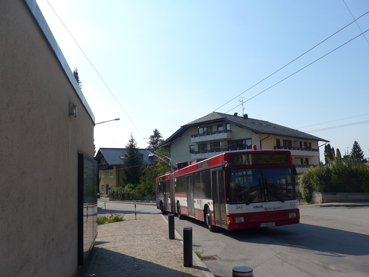 (197'284) - OBUS Salzburg - Nr. 245/S 804 EP - Grf&Stift Gelenktrolleybus (ex Nr. 9765) am 13. September 2018 in Salzburg, Ludwig-Schmederer-Platz