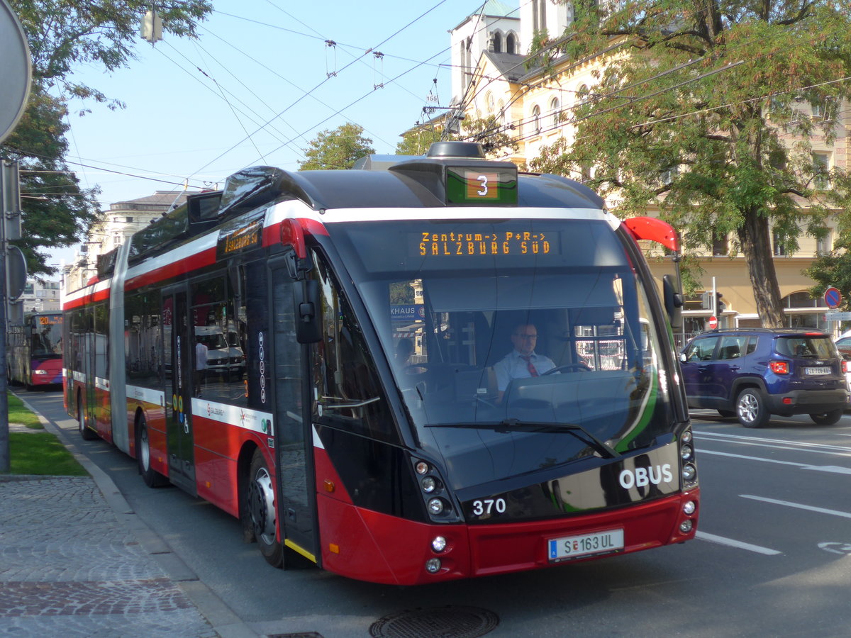 (197'287) - OBUS Salzburg - Nr. 370/S 163 UL - Solaris Gelenktrolleybus am 13. September 2018 in Salzburg, Mirabellplatz