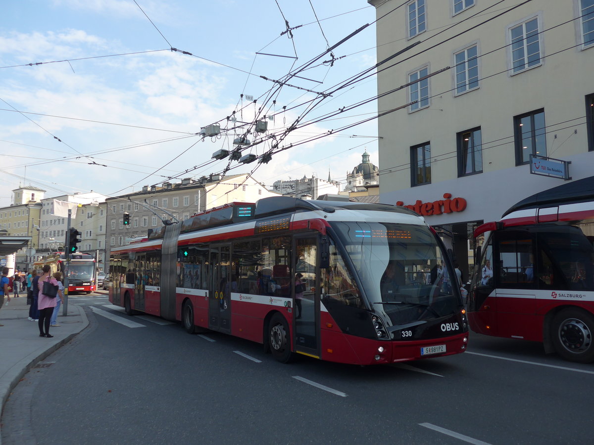 (197'313) - OBUS Salzburg - Nr. 330/S 981 PZ - Solaris Gelenktrolleybus am 13. September 2018 in Salzburg, Hanuschplatz
